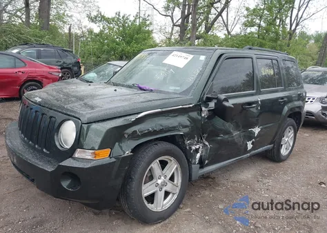 2010 Jeep Patriot Sport/North z USA, uszkodzony, nr VIN 1J4NT2GB1AD554782